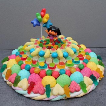 GÂTEAU DE BONBONS "DORA"