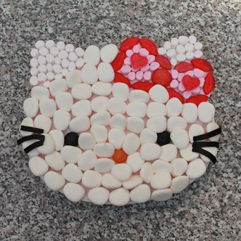 GÂTEAU DE BONBONS "MISS KITTY"