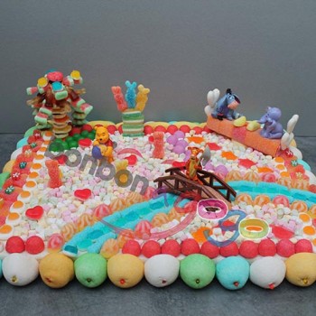 GÂTEAU DE BONBONS "KITTY WORLD"