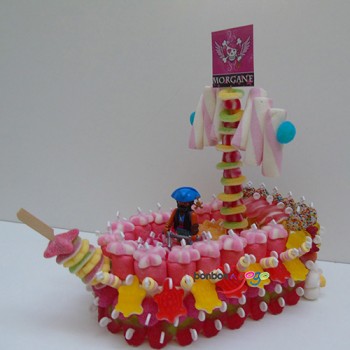 GÂTEAU DE BONBONS "BATEAU GIRLY"